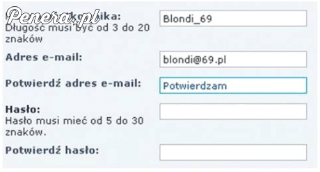 Blondynka potwierdza email