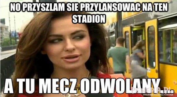 Przyszła się przylansować na stadion