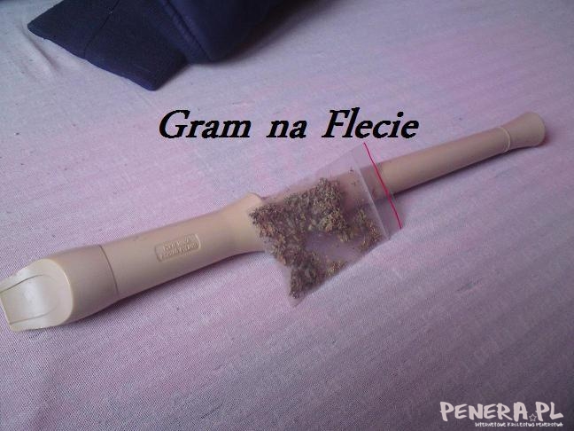 Gram na flecie